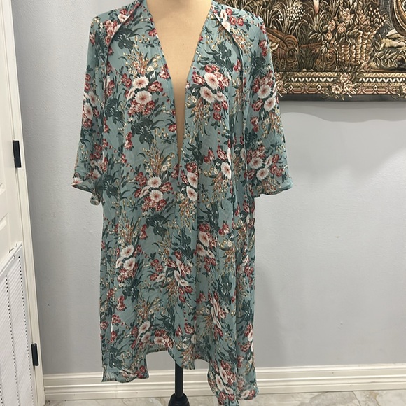 Umgee Tops - Umgee Floral Green Kimono/Cover Up Women’s Size‎ M/L